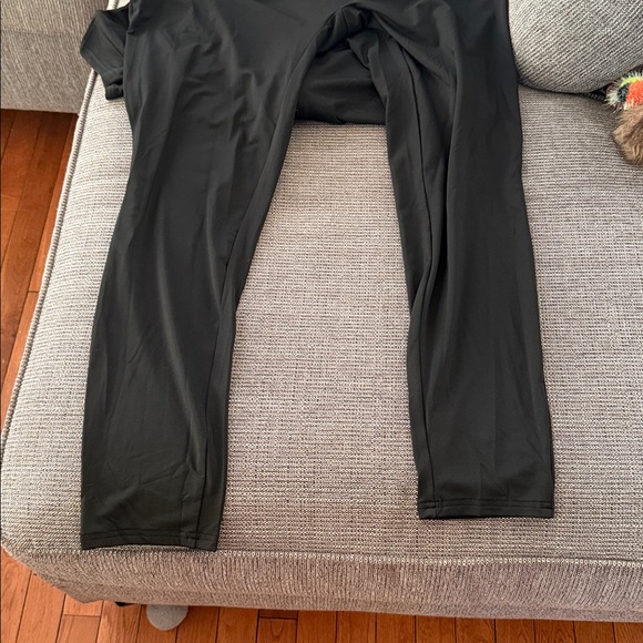 One piece - Picture 2 of 3